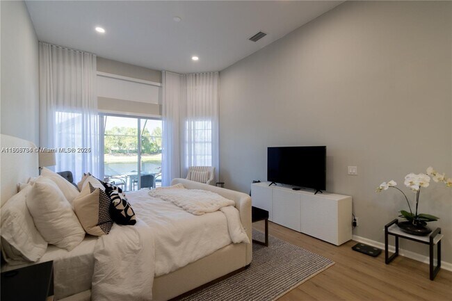 Building Photo - 2883 Oakbrook Dr