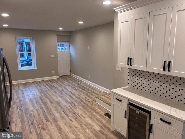 Building Photo - 137 Vassar St