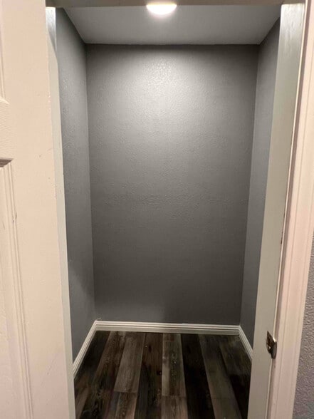 Building Photo - 606 E B St