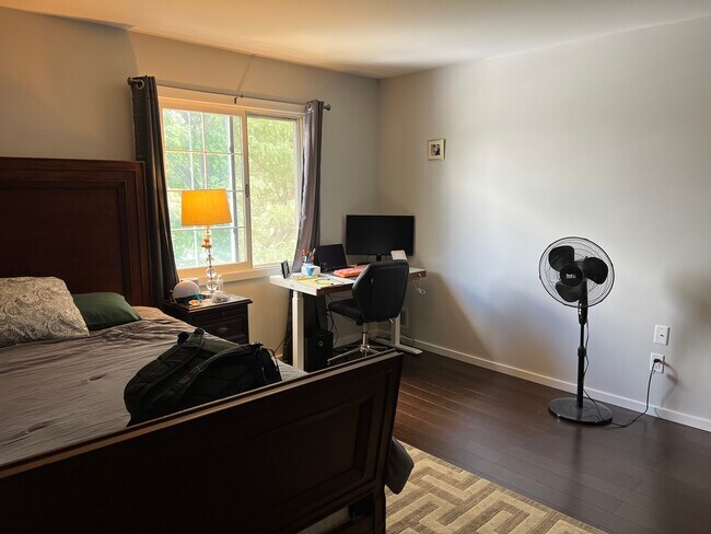 Building Photo - 1870 Fort St