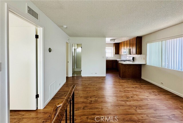 Building Photo - 28 20th Ct