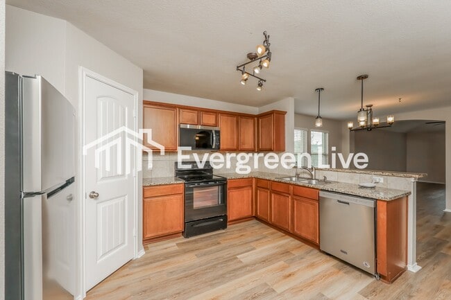 Building Photo - 1501 Meadow Creek Dr