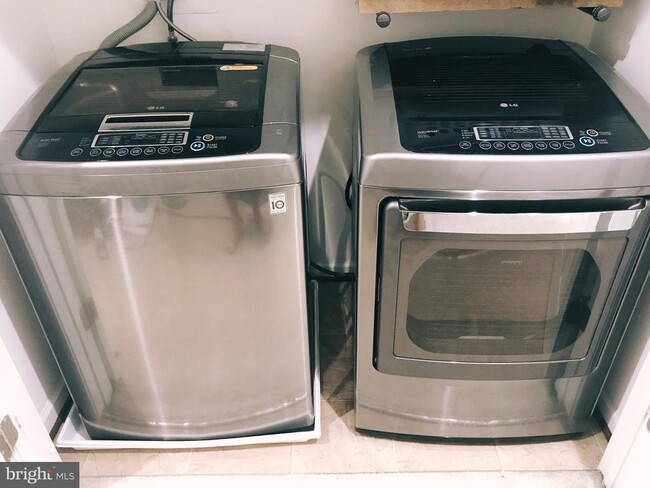 Building Photo - 7806 River Rock Way