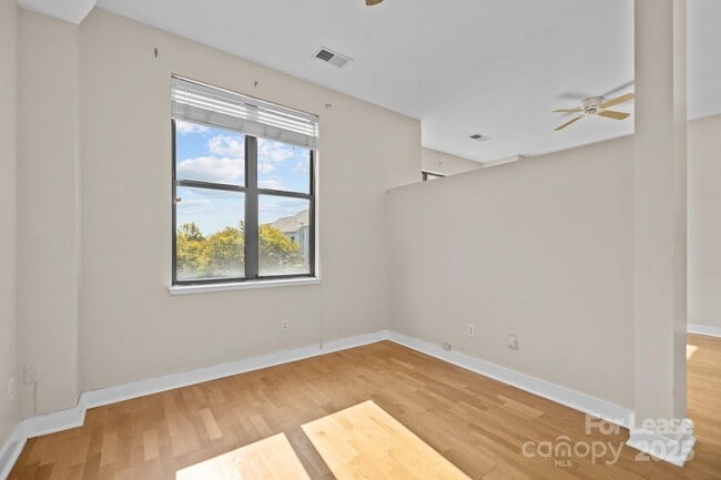 Building Photo - 708 N Davidson St