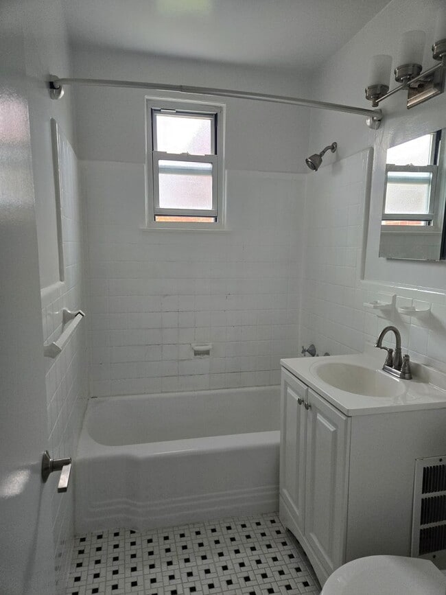 Building Photo - Bryant Gardens