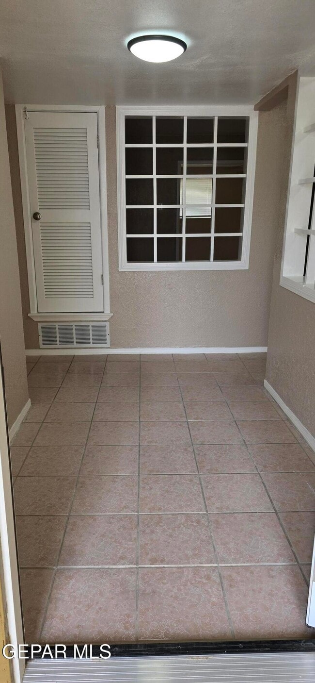 Building Photo - 9332 Hudson Way