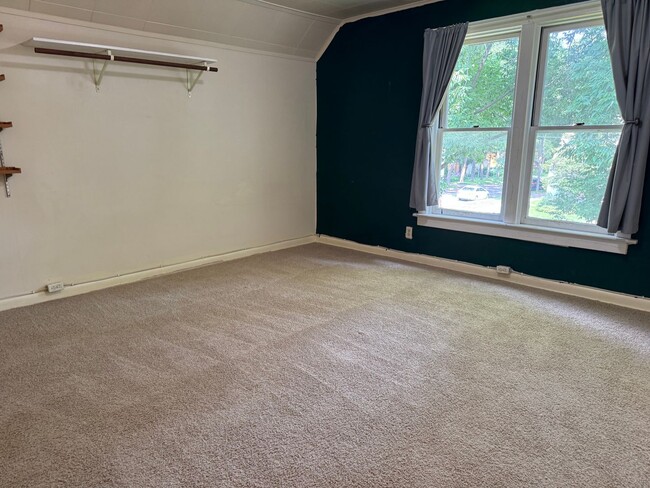 Building Photo - 721 W Olin Ave