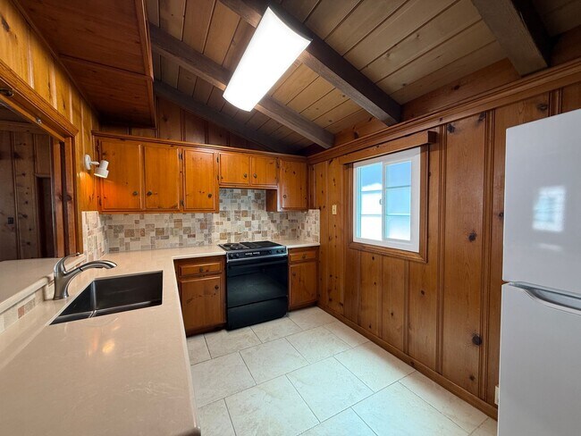 Building Photo - 161 Palm Ct Dr
