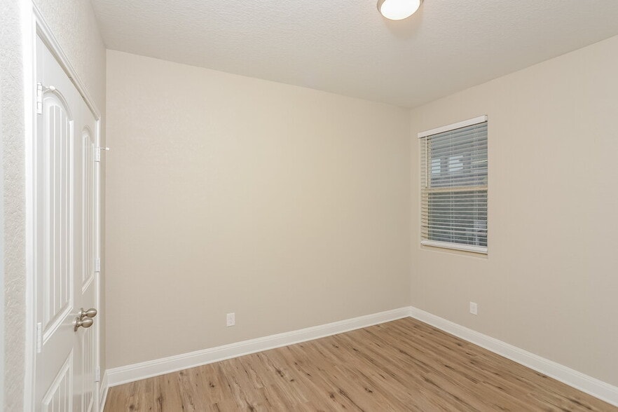 Building Photo - 11328 Silver Rose