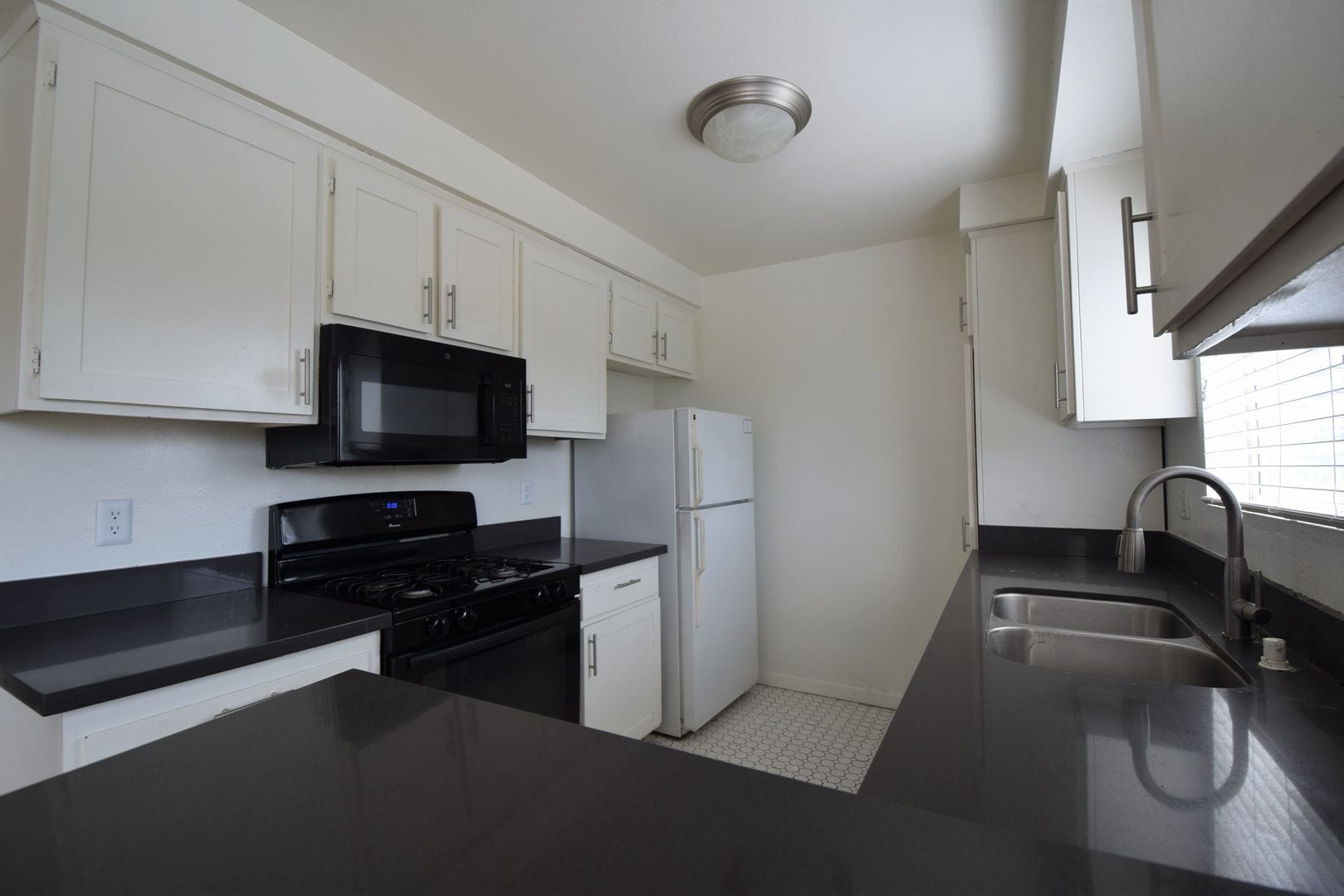 Building Photo - 4930 Whitsett Ave