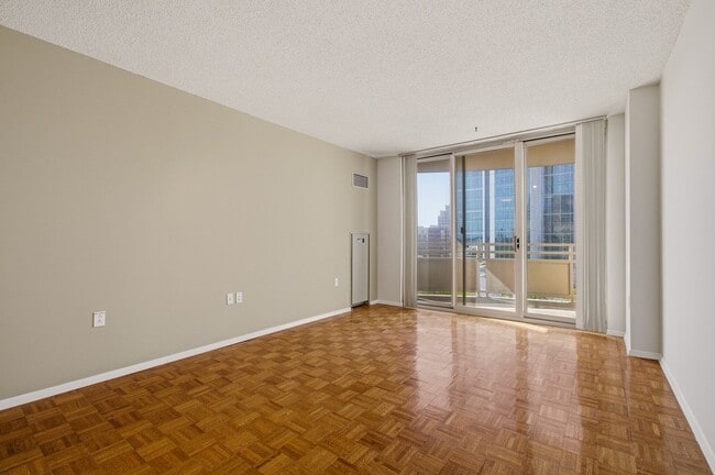 Building Photo - 4801 Fairmont Ave