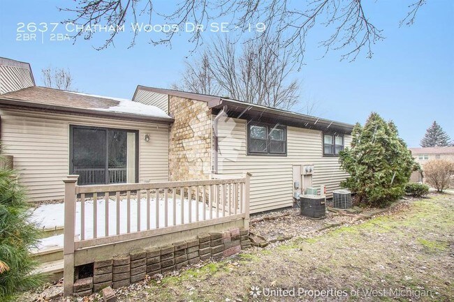 Building Photo - 2637 Chatham Woods Dr SE