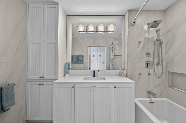 Building Photo - 3109 NE 42nd Ct