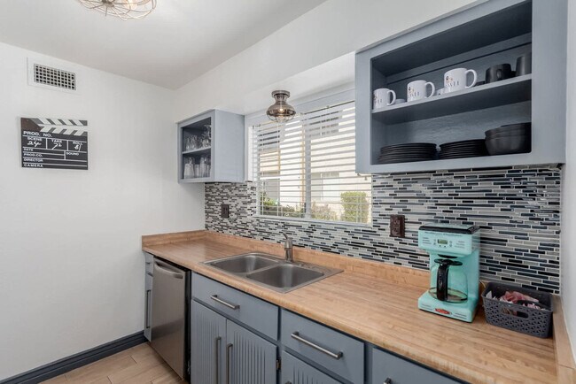 Building Photo - 4600 N 68th St