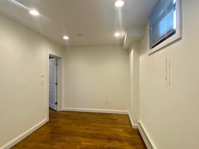Building Photo - 5 N Margin St