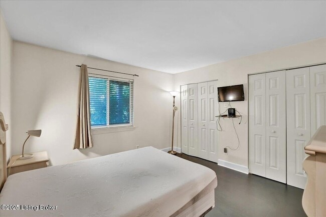 Building Photo - 44 Lake Ave