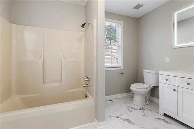 Building Photo - Radford, 3 BR / 2 BA, Available NOW