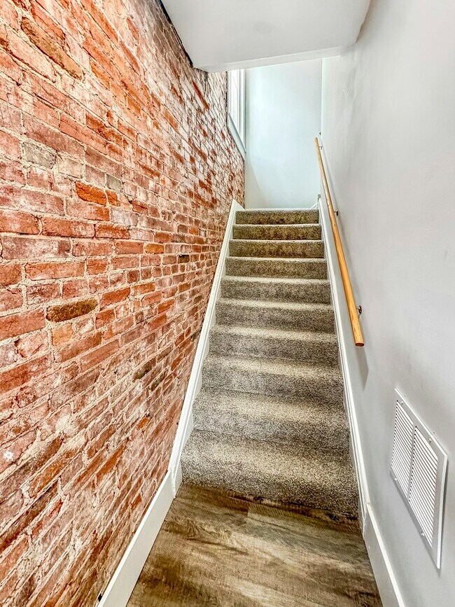 Building Photo - 4581 Gibson Ave