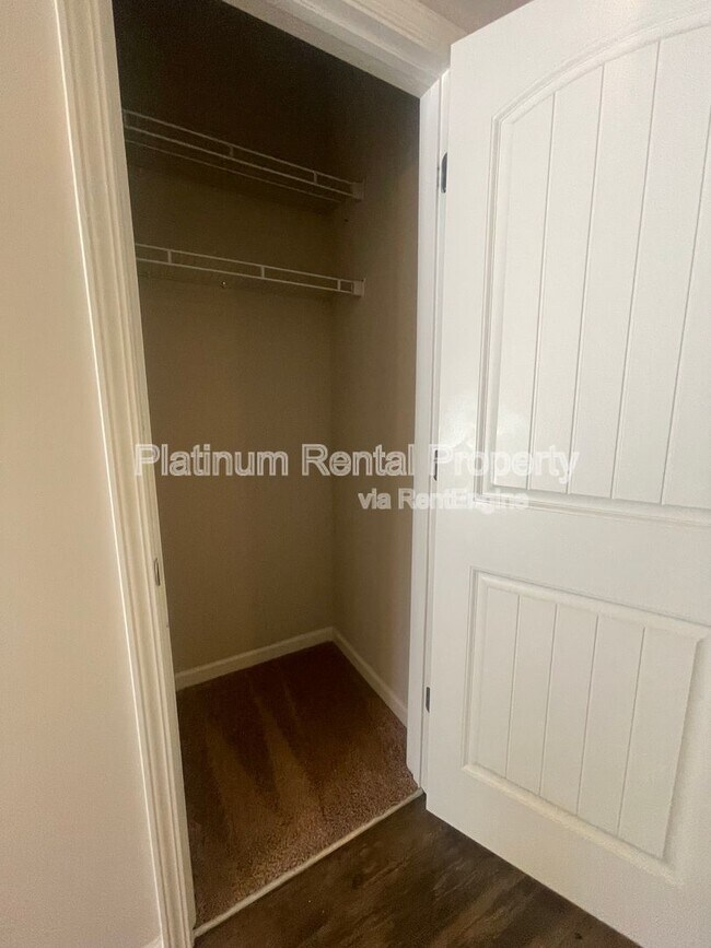 Building Photo - 7350 Silk Tree Pt