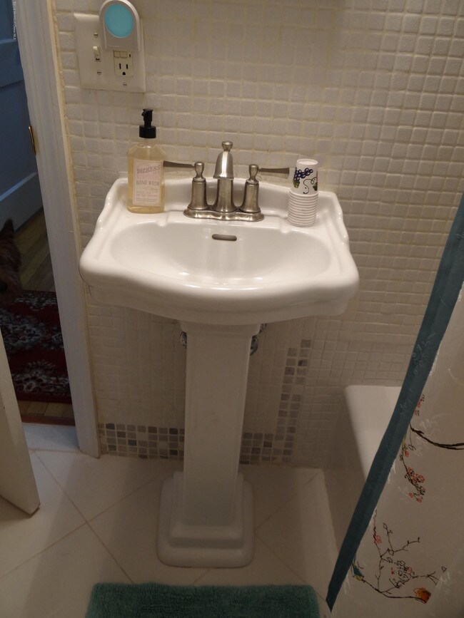 Building Photo - 132 Stockton Ave