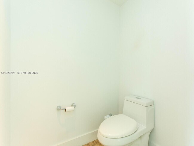 Building Photo - 650 NE 32nd St