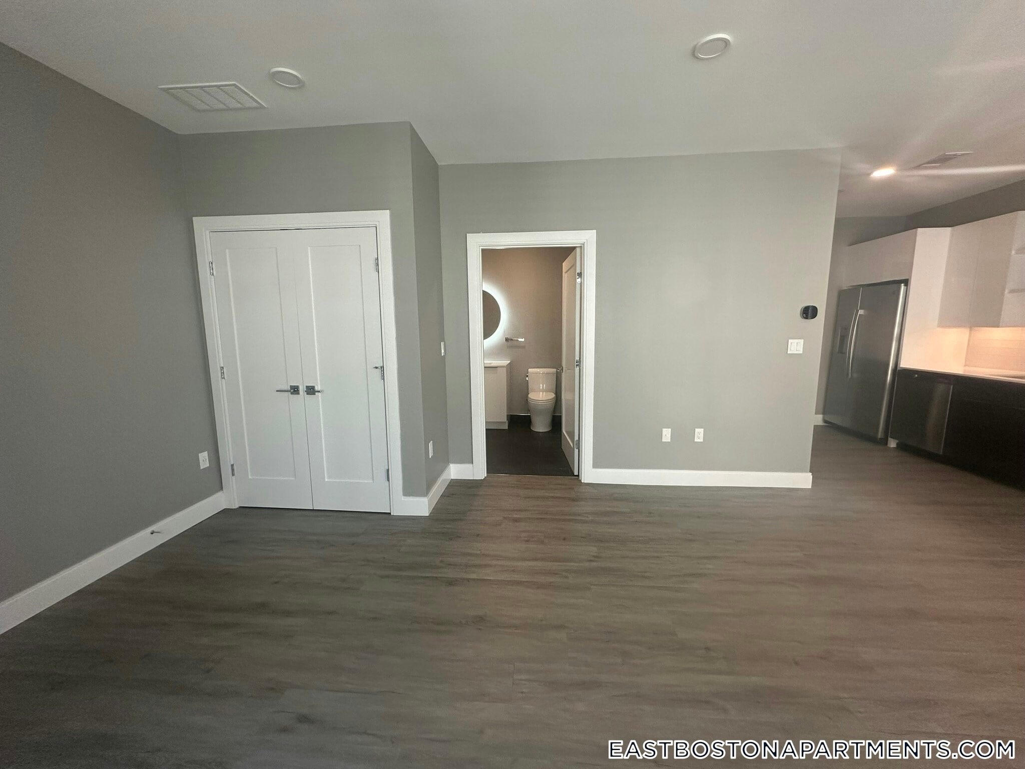 Building Photo - 656 Saratoga St