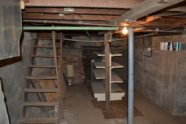 Building Photo - Nice and previously remodeled 2 bedroom w/ detached 3rd bedroom, carport & storage garage in Clay...