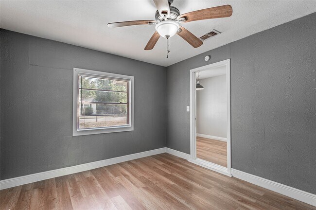 Building Photo - 1528 Ave P