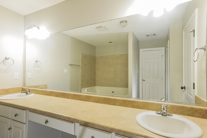 Building Photo - 3439 Grove Landing Cir
