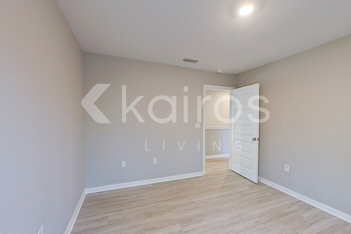 Building Photo - 273 Monarch Ln