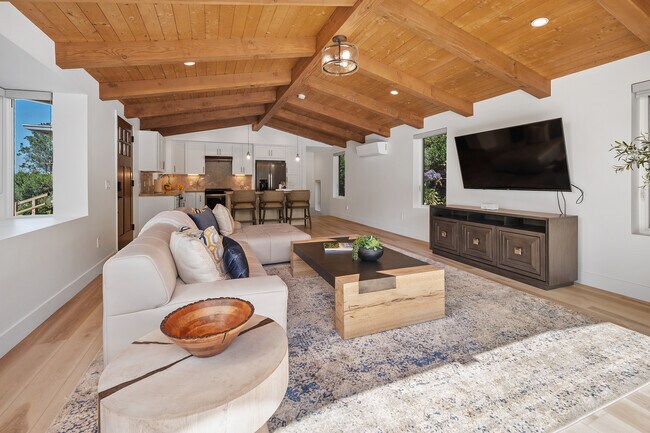 Building Photo - 555 Amphitheatre Dr