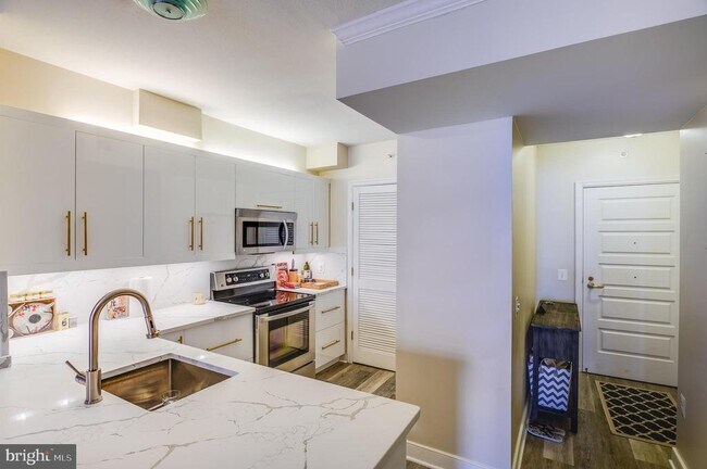 Building Photo - 631 D St NW