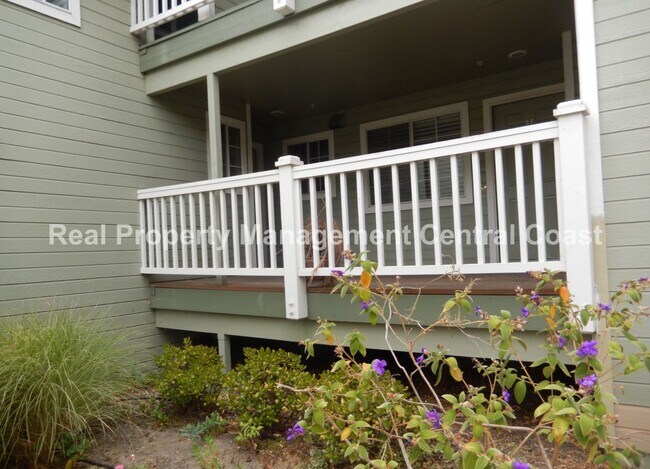 Building Photo - AVAILABLE JULY -  2 Bedroom / 1.5 Bath Dow...