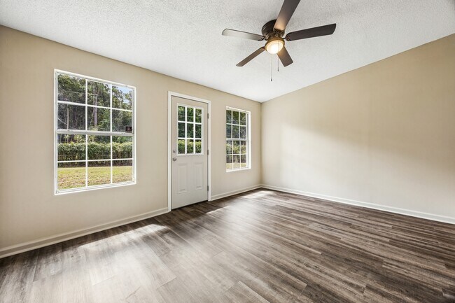 Building Photo - 117 Pinedale Dr