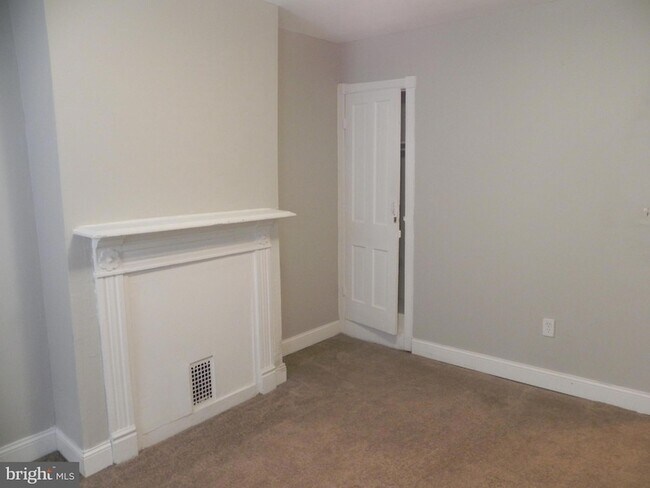 Building Photo - 319 W 28th St