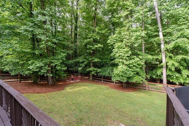 Building Photo - 9470 Hillside Dr