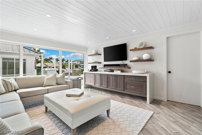 Building Photo - 3737 Crayton Rd