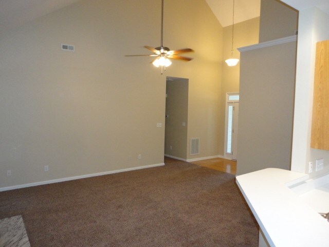 Building Photo - 102 Selsey Dr