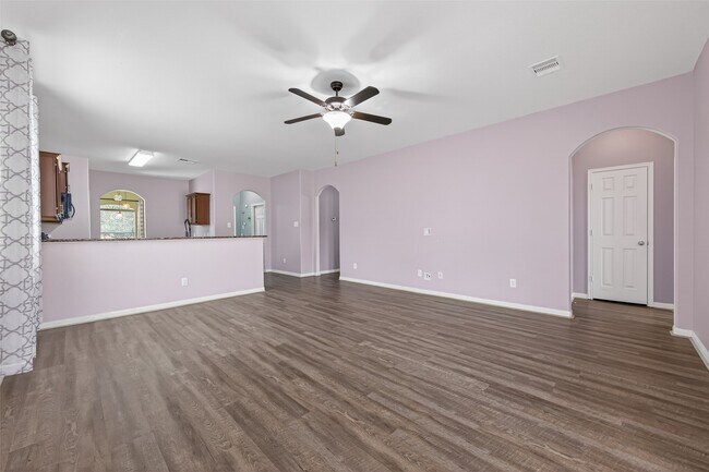 Building Photo - 30914 W Lost Creek Blvd