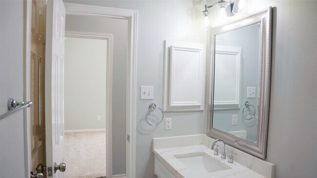 Building Photo - 3915 Summerfield Dr