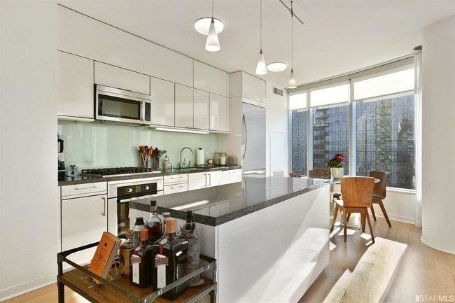 Building Photo - 338 Spear St