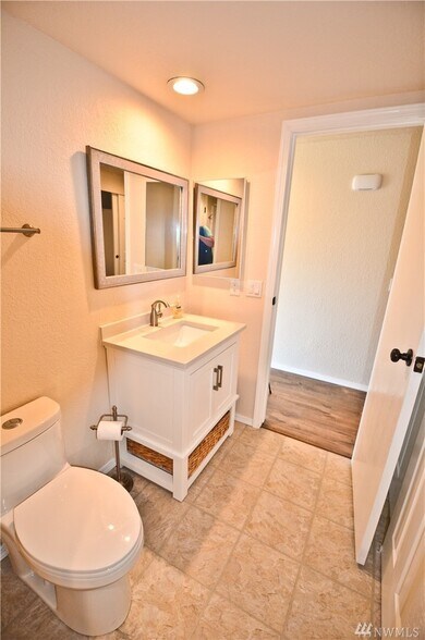 Building Photo - 1315 S Puget Dr