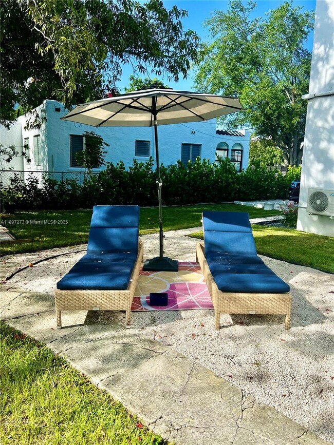 Building Photo - 8270 NE 1st Pl