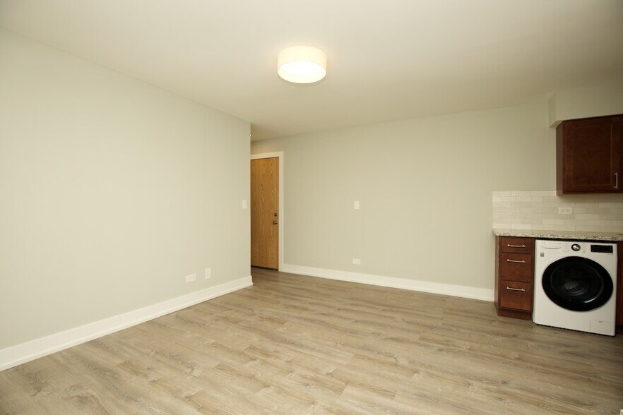 Building Photo - 509 W Barry Ave