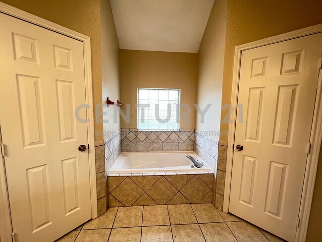 Building Photo - Charm-Filled 3/2/2 in Springtown ISD For Rent!