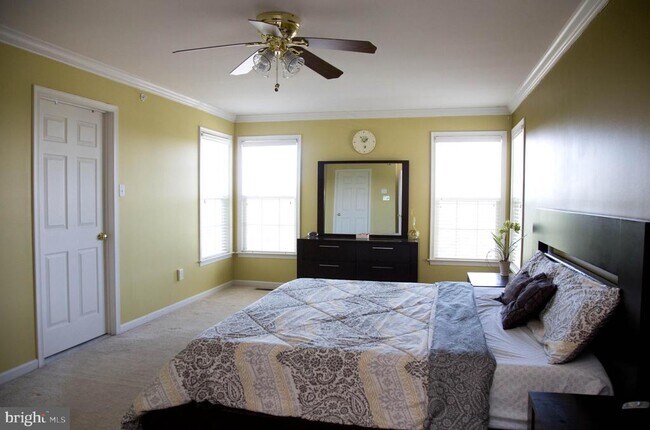 Building Photo - 211 Silverbell Ct