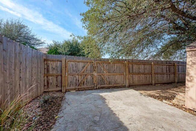 Building Photo - 2317 Friarcreek Loop