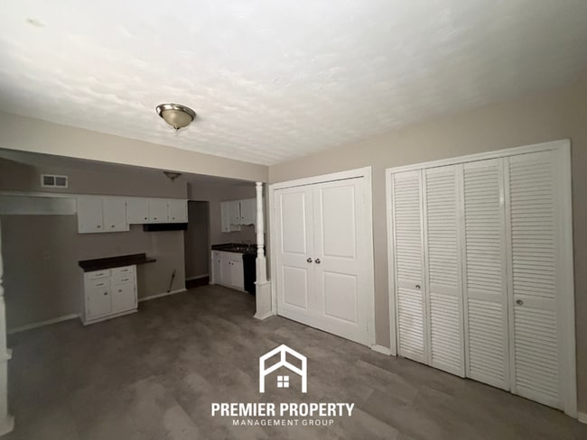 Building Photo - Spacious 3BR Memphis Home w/ Hardwood Floors, Detached Garage & Fenced Yard