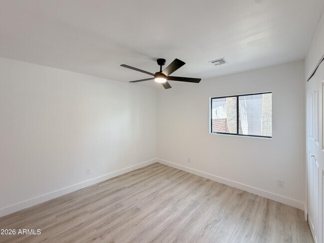 Building Photo - 1015 E Concorda Dr