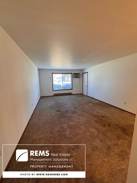 Building Photo - 564 E Slifer St